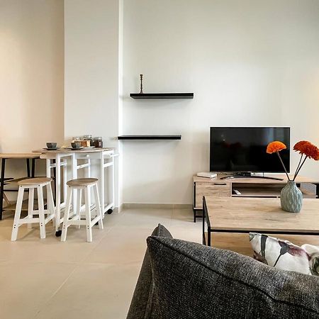 Апартаменты Soho Modern 55Sqm Studio With Secret Garden Афины Экстерьер фото