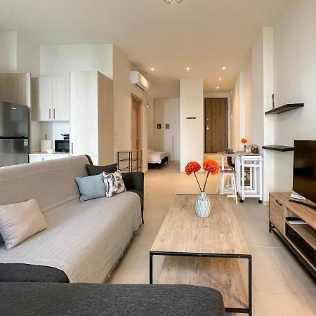 Апартаменты Soho Modern 55Sqm Studio With Secret Garden Афины Экстерьер фото